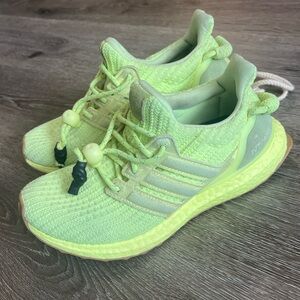 Adidas x Ivy Park Ultra Boost Women’s 6 Hi Res Good Condition